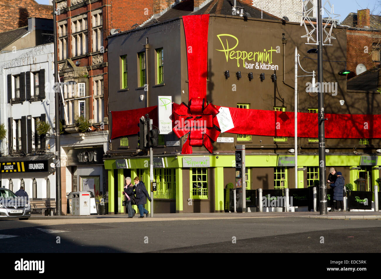 Pfefferminz-Bar und Restaurant eingepackt wie ein Weihnachtsgeschenk, Mill Lane, Cardiff, Wales, UK. Stockfoto