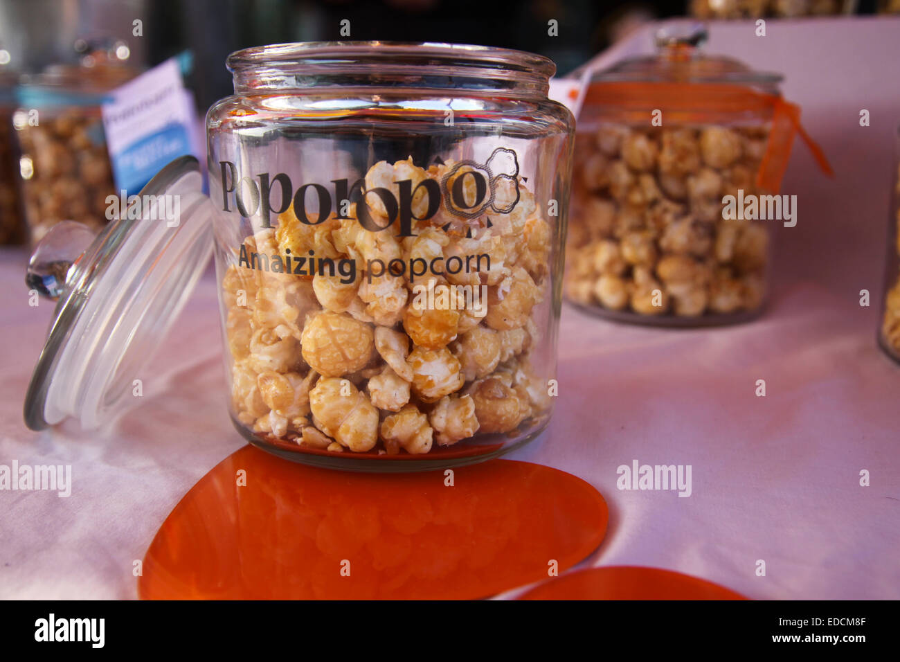 Poporopo Gourmet Popcorn Essen Festivals stehen Stockfoto