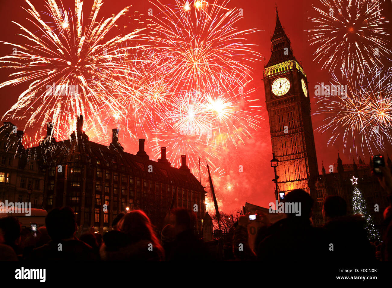 2011, Feuerwerk über Big Ben um Mitternacht Stockfoto