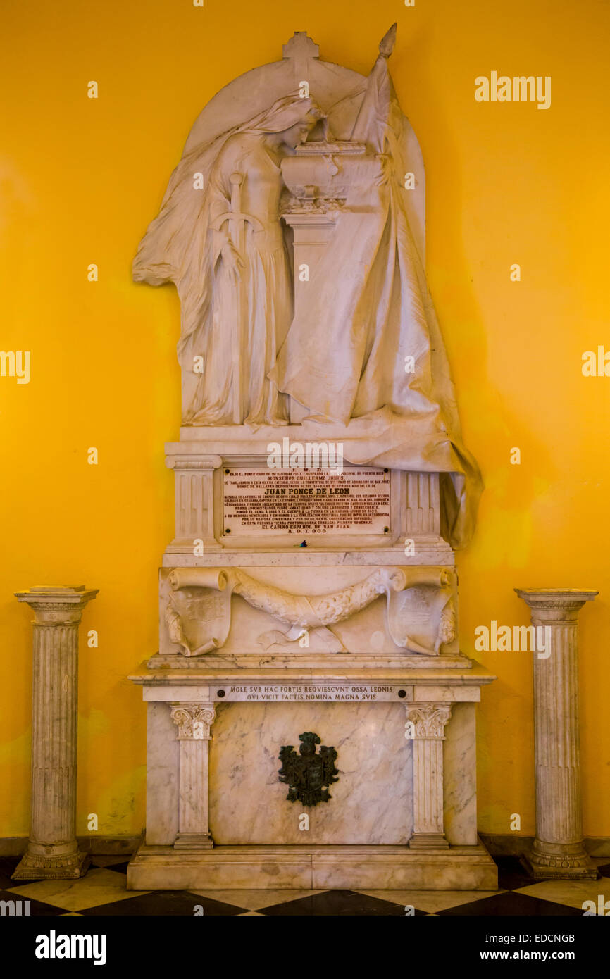 Grab von spanischen Explorer und ersten Gouverneur von Puerto Rico, Juan Ponce de Leon in der Kathedrale von San Juan Bautista, San Juan, Stockfoto