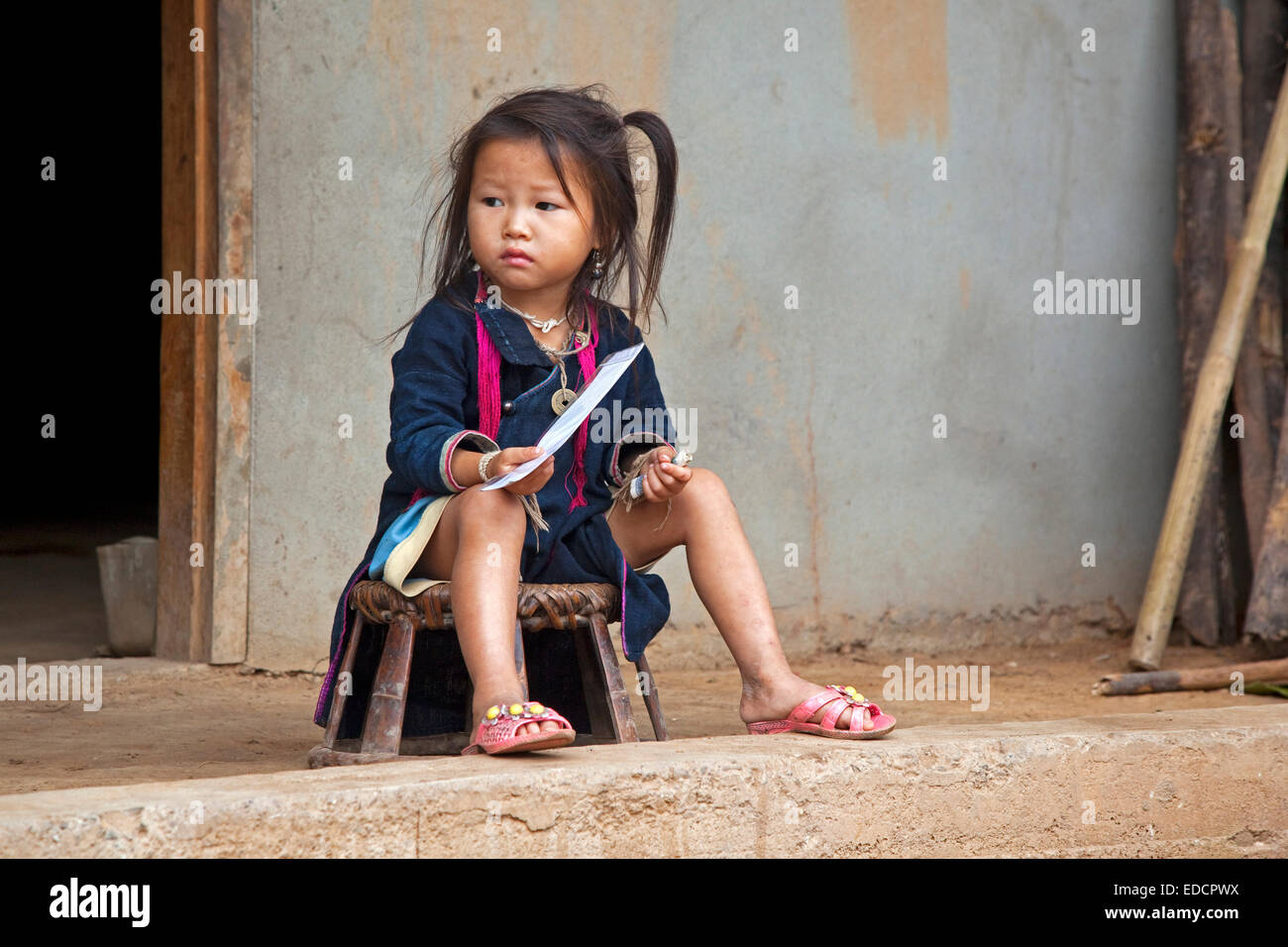 Porträt von Lao-Mädchen von der Khmu Nahaufnahme / Tuk / Kemu Stamm in der Provinz Luang Namtha, Nordlaos Stockfoto