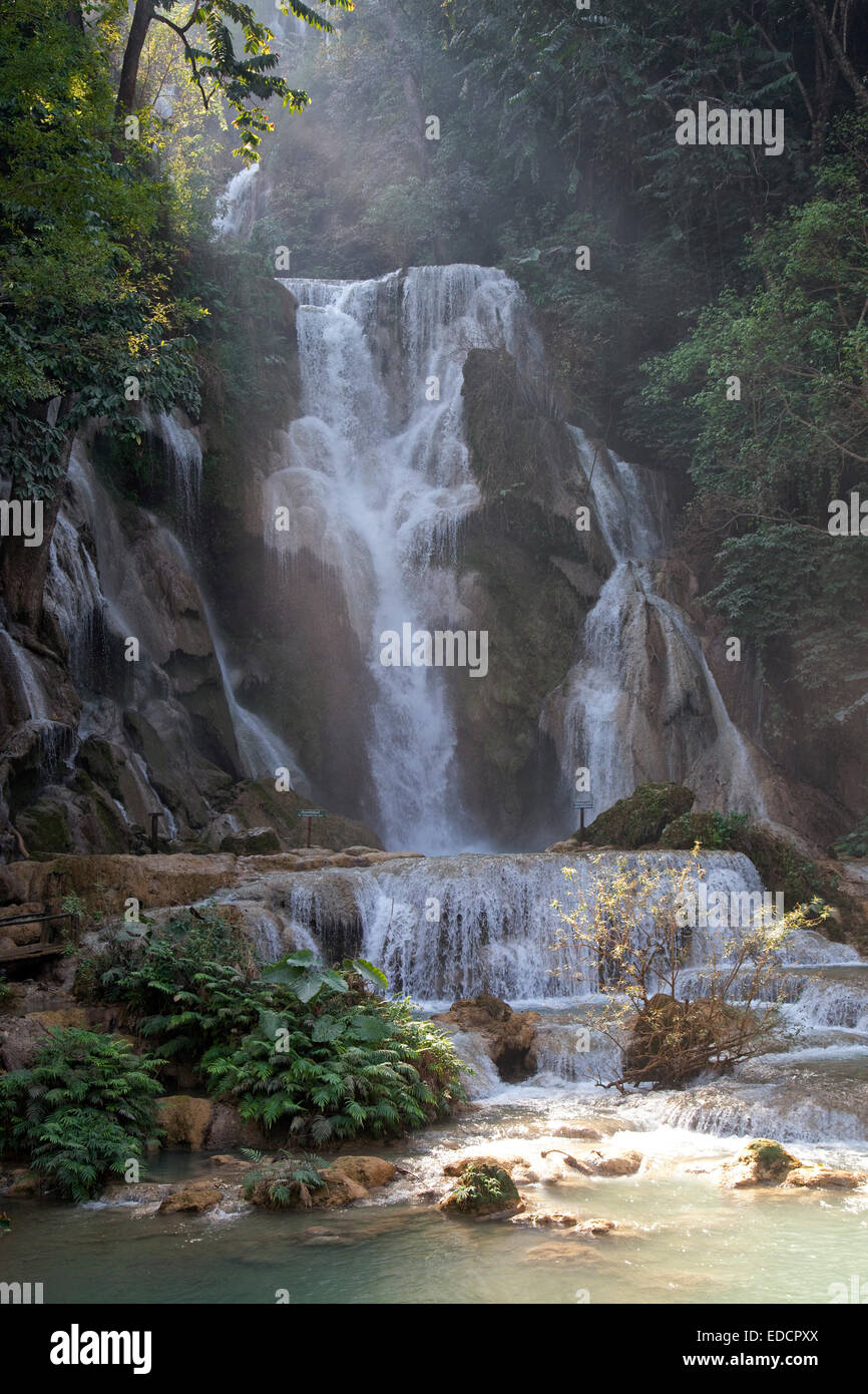 Kuang Si Wasserfälle / Kuang Xi / Tat Kuang Si Wasserfälle in der Nähe von Luang Prabang, Louangphrabang Provinz, Laos Stockfoto