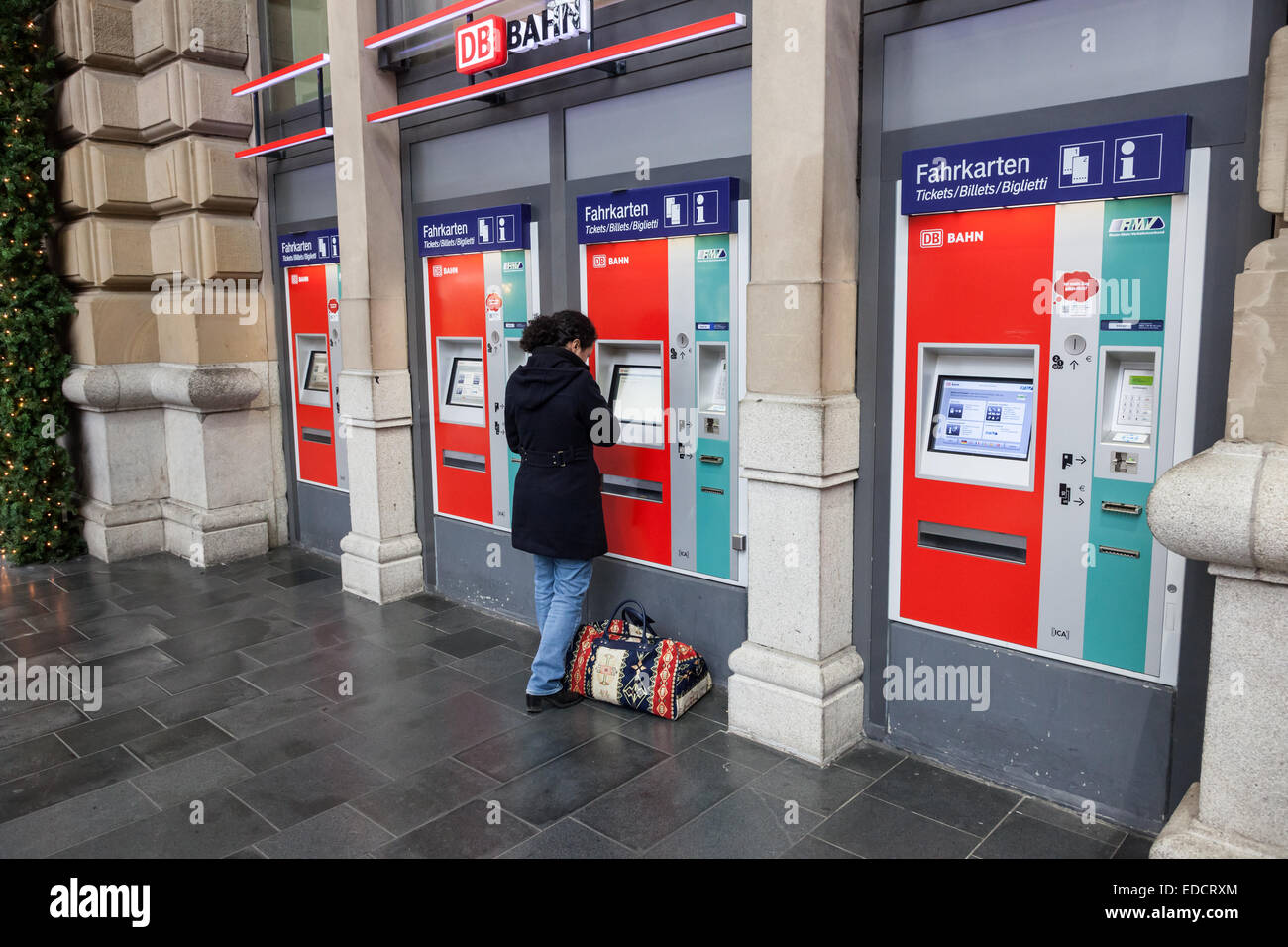 Ticket Machine Station Railway Station Interior Stockfotos und -bilder  Kaufen - Alamy