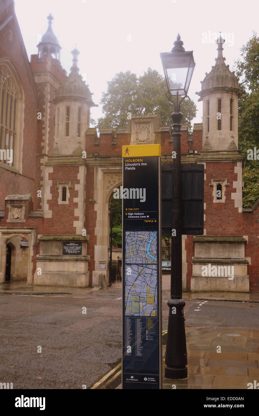 In London gibt es mehrere "rechtliche Quadrate", vielleicht der bekannteste ist Grays Inn, das gehört zu den vier Inns Of Court Stockfoto