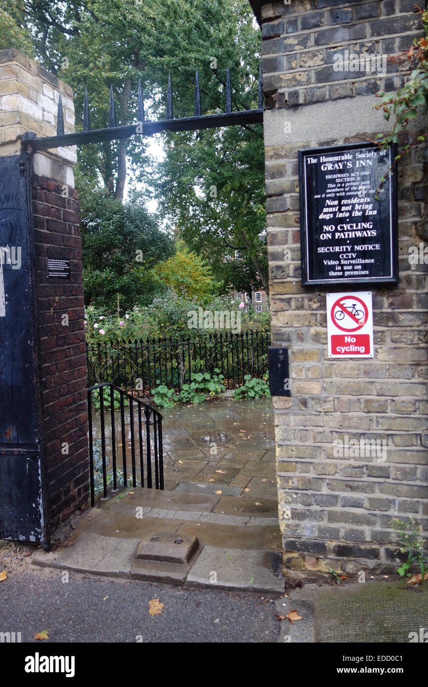 In London gibt es mehrere "rechtliche Quadrate", vielleicht der bekannteste ist Grays Inn, das gehört zu den vier Inns Of Court Stockfoto