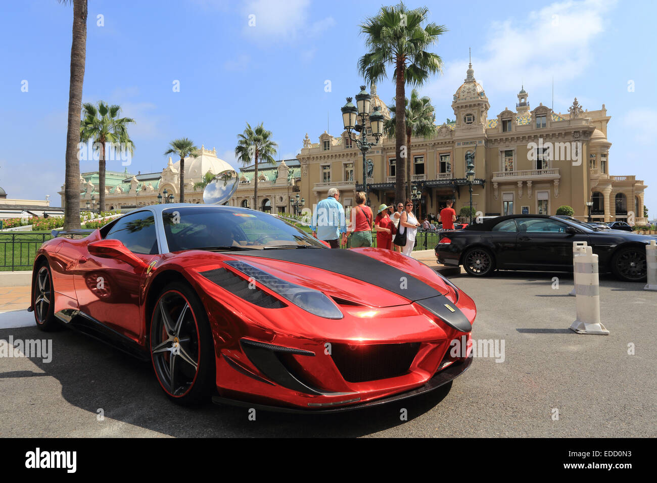 Russisch gehört roten Ferrari vor dem Casino von Monte Carlo im Fürstentum Monaco, Europa Stockfoto