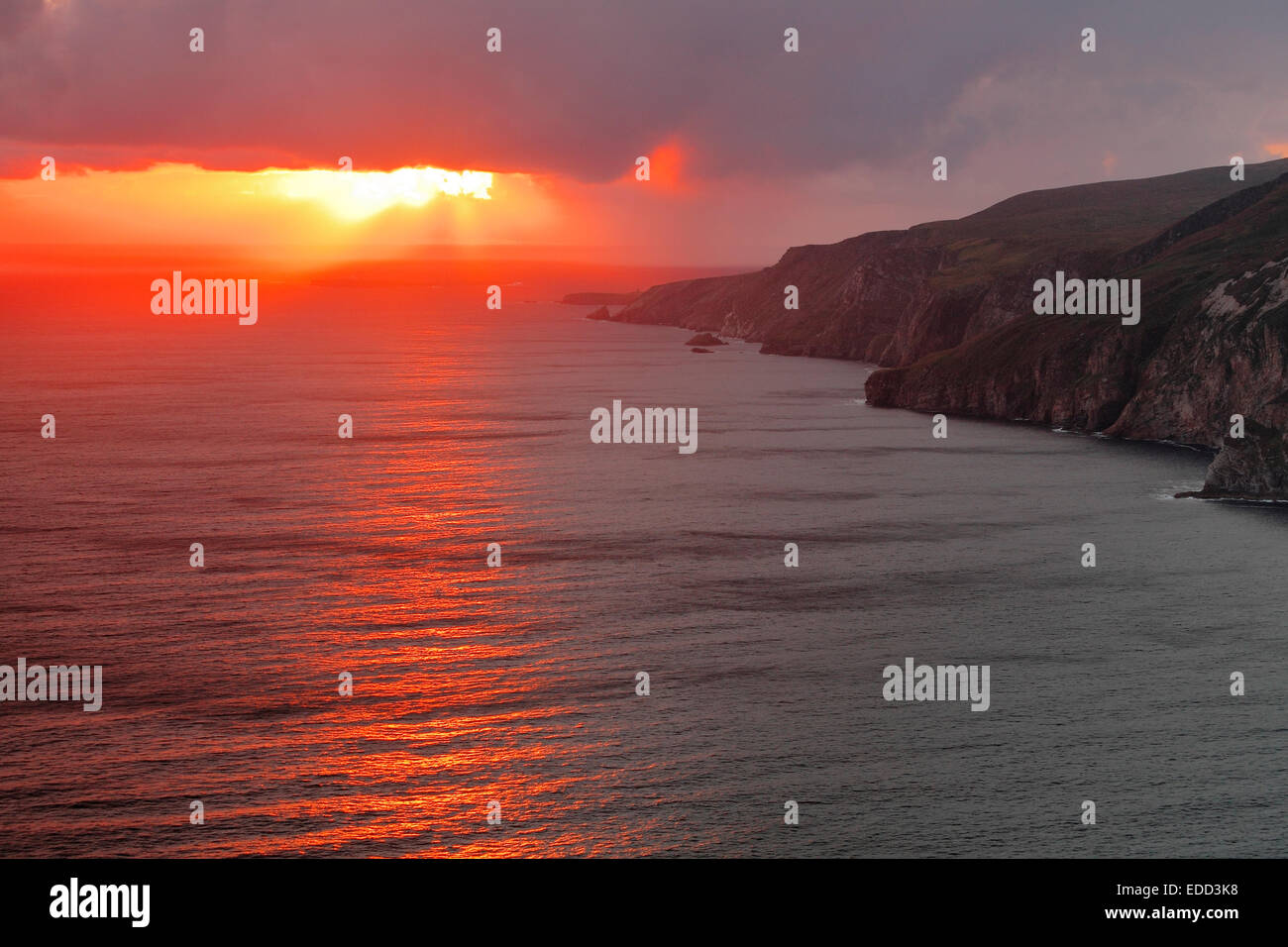 Sonnenuntergang am Slieve League (Irisch: Sliabh Liag) - 601 m (1.972 ft), den höchsten Seeklippen in Irland Donegal Stockfoto