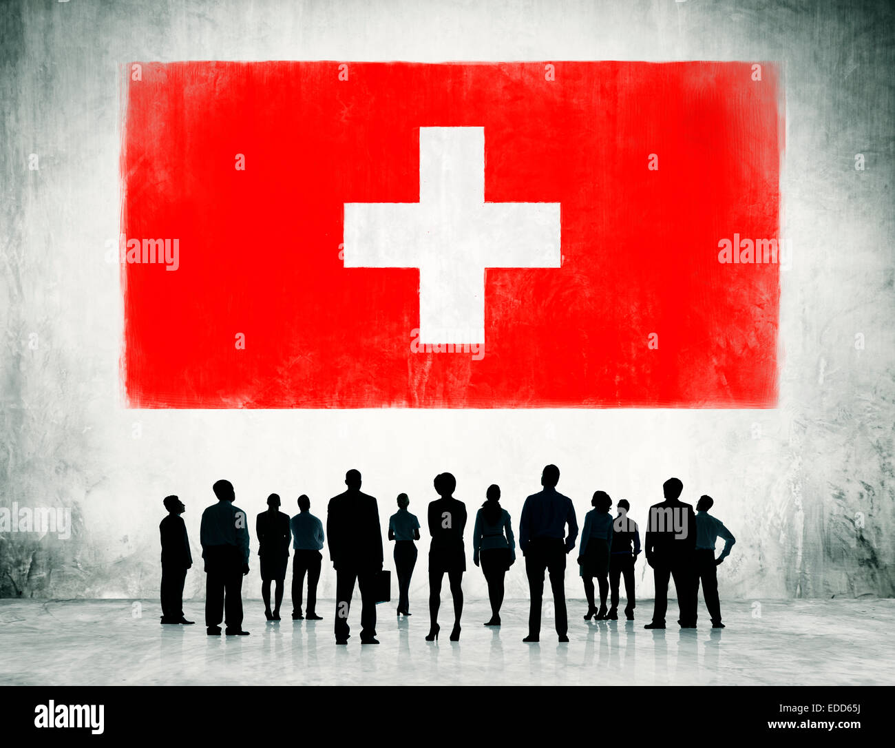 Schweiz Flagge und eine Gruppe von Geschäftsleuten. Stockfoto