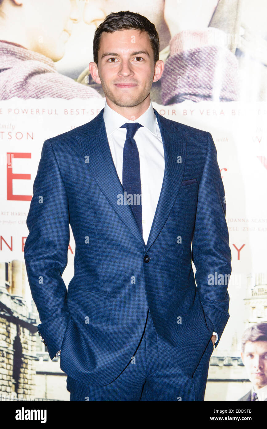 Jonathan Bailey besucht die eine Premiere Testament von Jugend auf 01.05.2015 bei The Empire Leicester Square, London.  Bild von Julie Edwards Stockfoto
