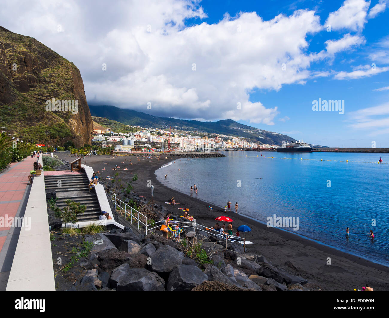 Spanien, Balearische Inseln, La Palma, Santa Cruz De La Plama, Blick zum schwarzen Lavastrand Stockfoto