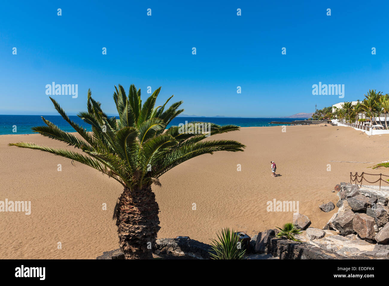 Spanien, Kanarische Inseln, Lanzarote, Strand in Puerto del Carmen Stockfoto