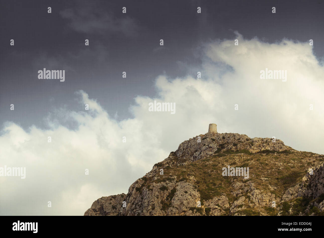 Spanien, Balearen, Mallorca, Blick auf Torre de Albercutx Stockfoto