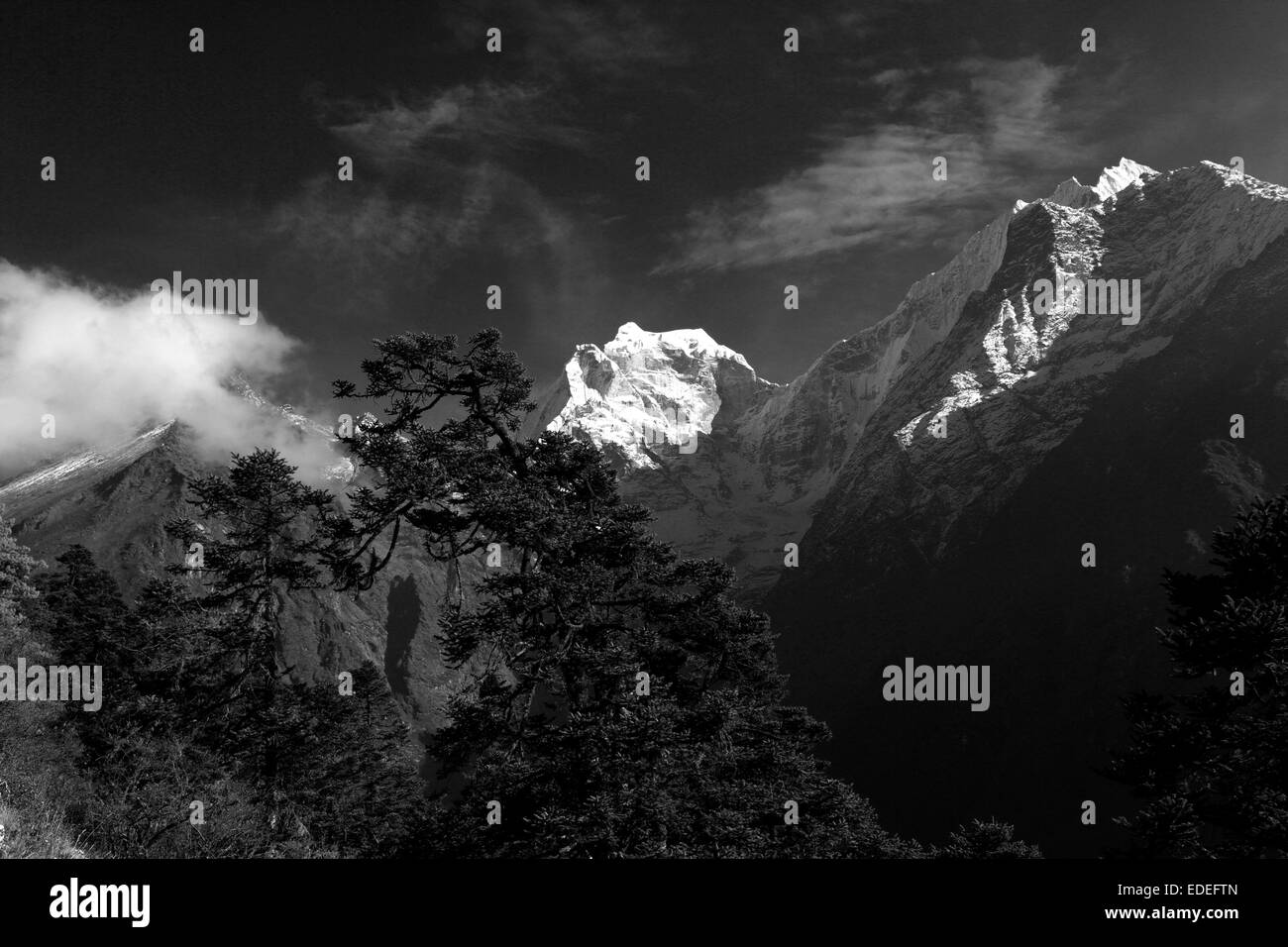 Gekappte Thangdeja Schneeberg, auf Everest base Camp trek, Himalaya-Gebirge, UNESCO-Weltkulturerbe, Sagarmatha Stockfoto