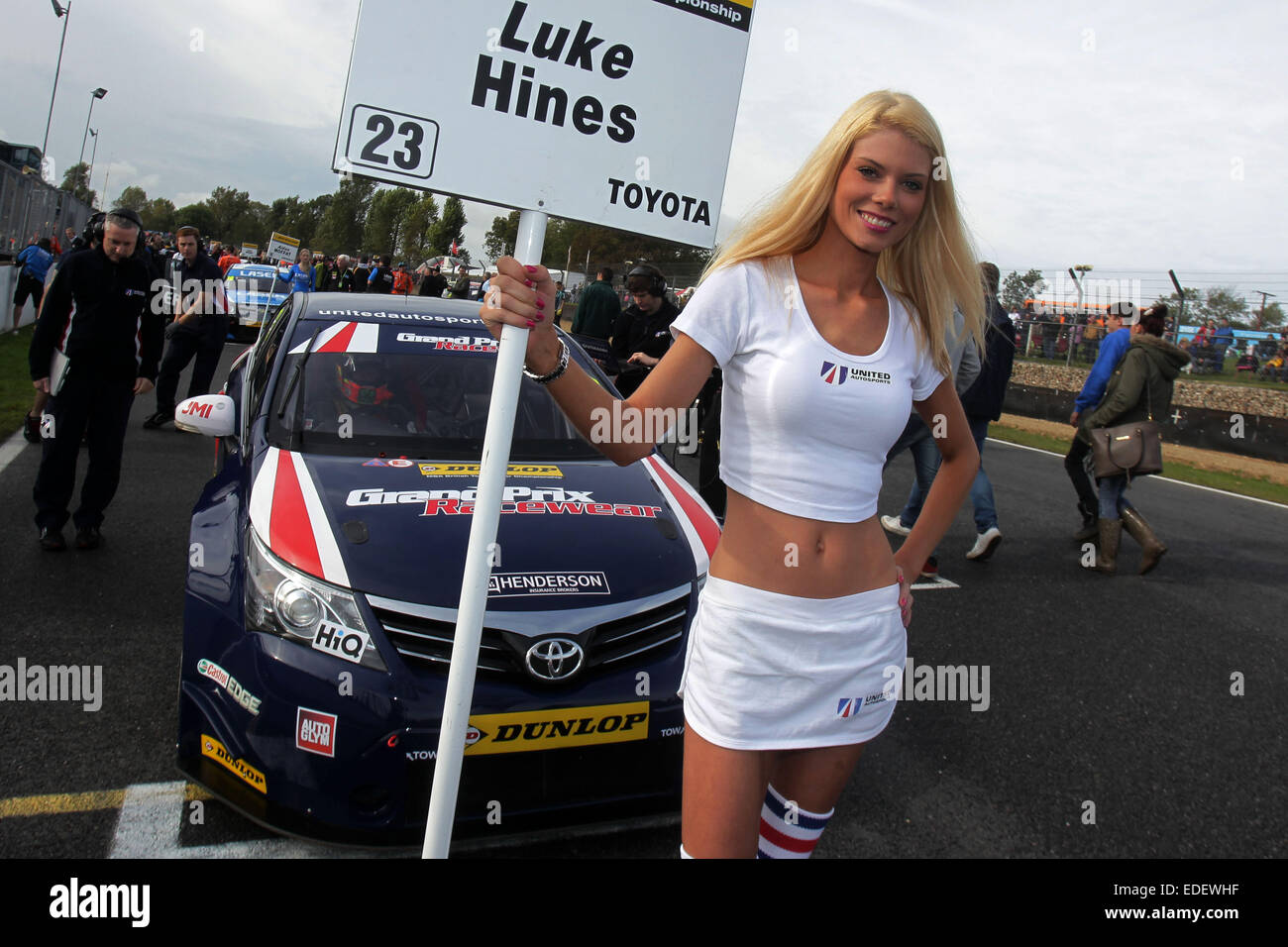 Luke Hines (GBR) United Autosports Toyota Avensis Grid Girl Stockfoto