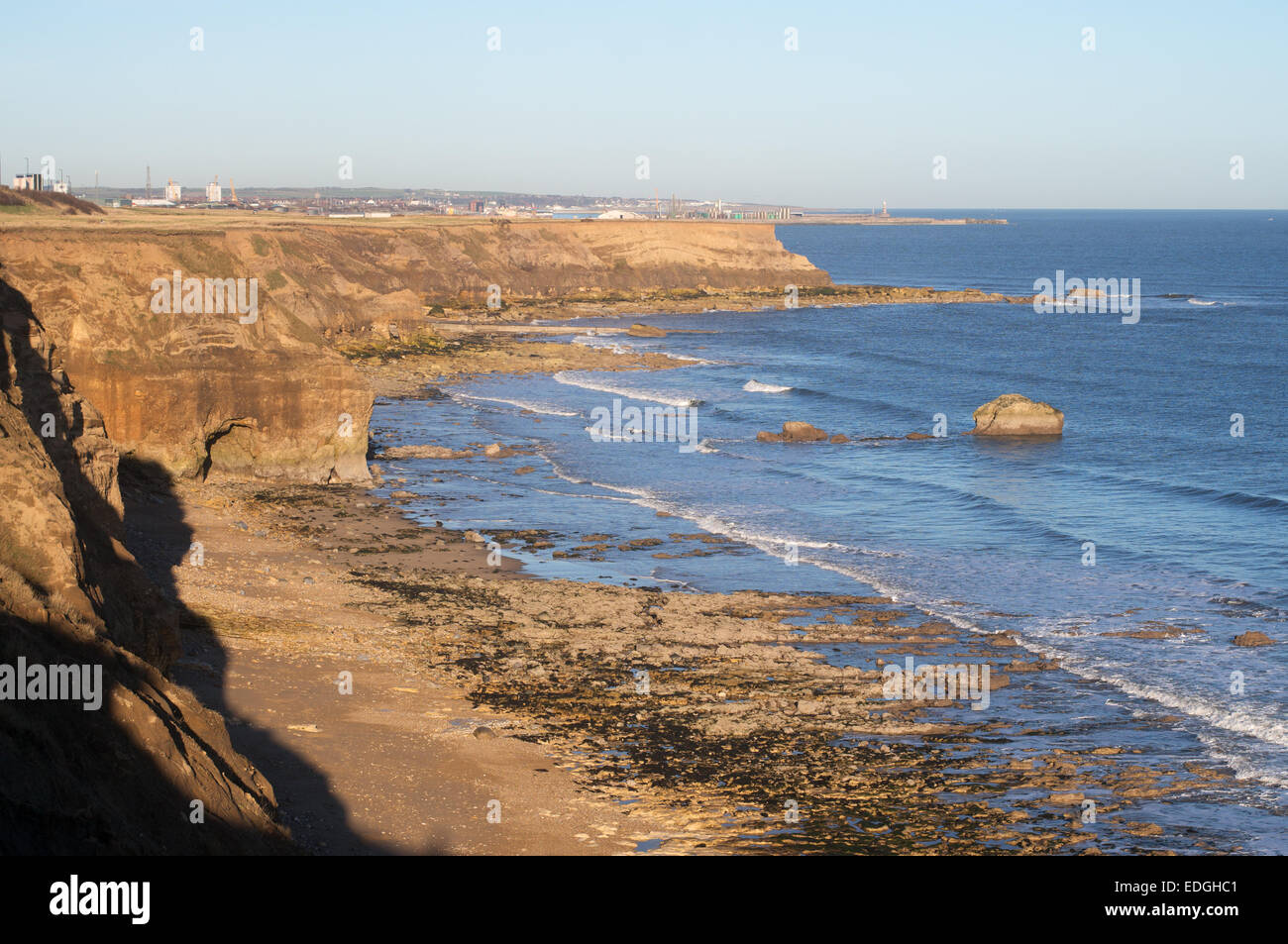 Klippen und Küsten am Ryhope Blick nach Norden in Richtung Sunderland, North Durham Küste, Nord-Ost-England, UK Stockfoto