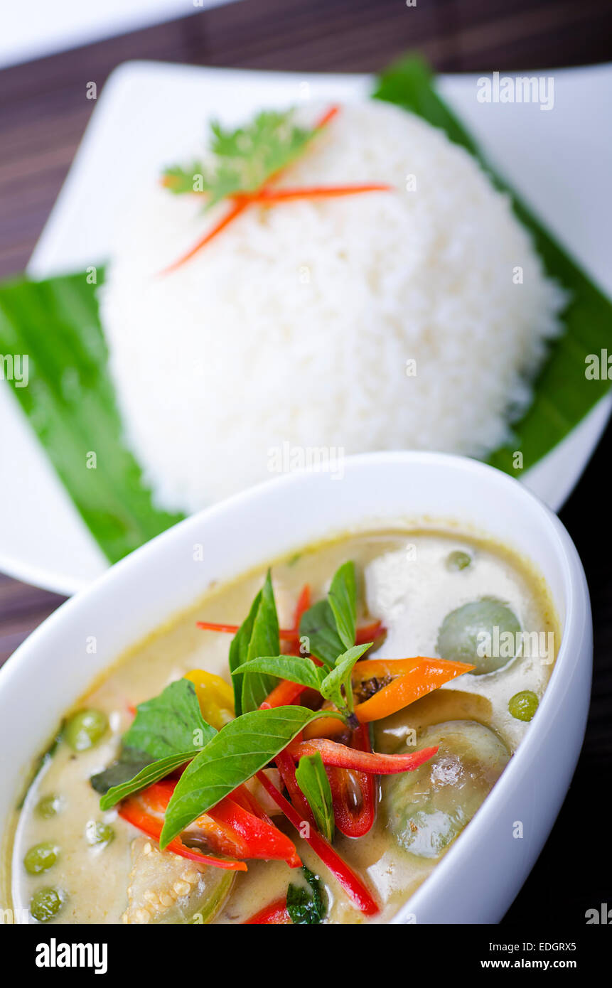 Thai Bande Kiew Wan grüner Curry mit Reis Stockfoto