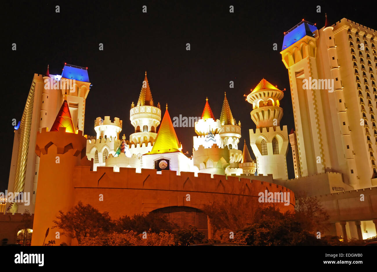 Las Vegas, USA - 18. Dezember 2009: Excalibur Hotel und Casino auf dem Las Vegas Strip empfängt Besucher in der Nacht. Stockfoto