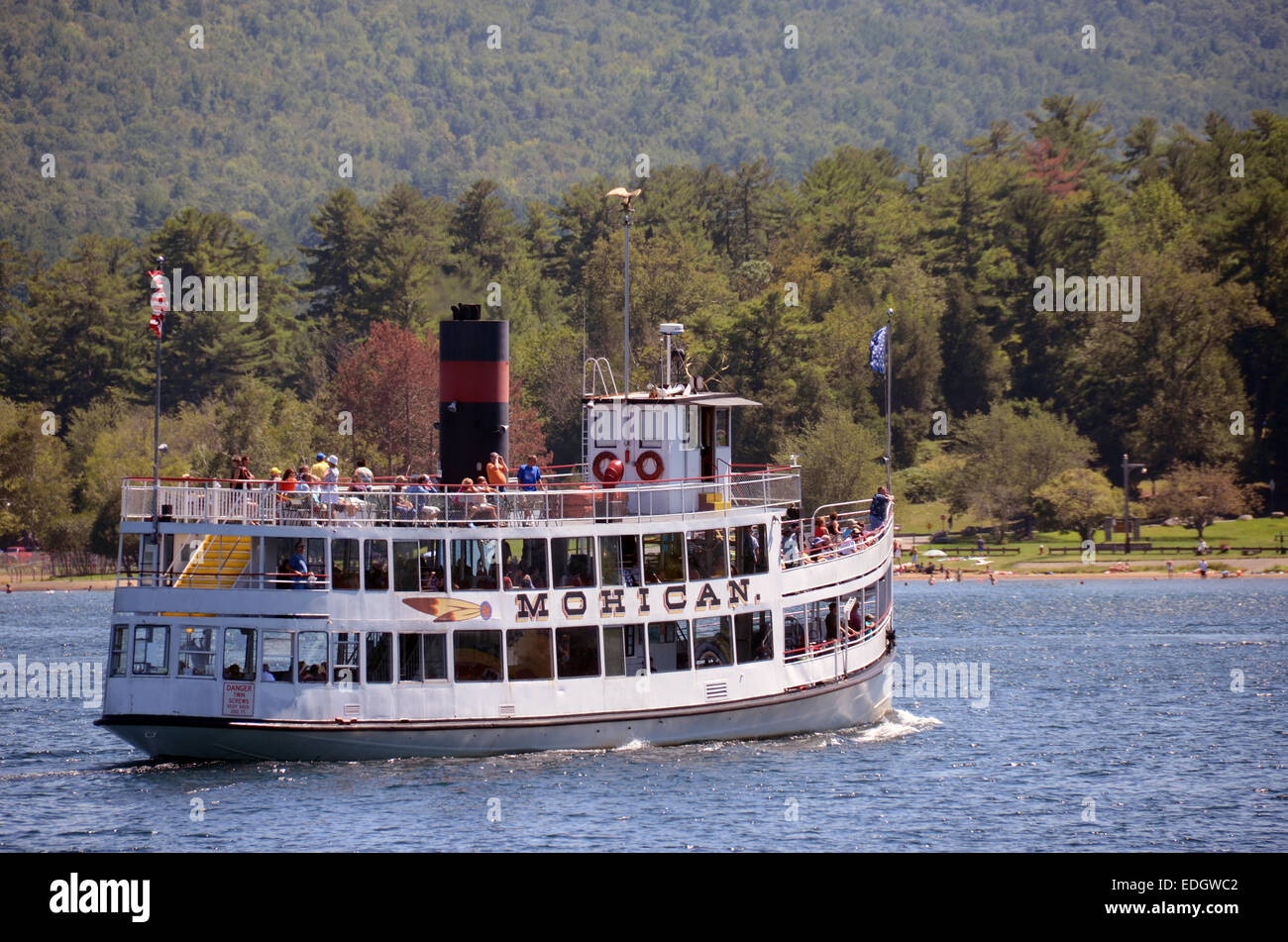 Lake George, USA – 7. August 2012: Touristen genießen Sehenswürdigkeiten entlang den Ufern des Lake George, New York State am 7. August 2012. Stockfoto