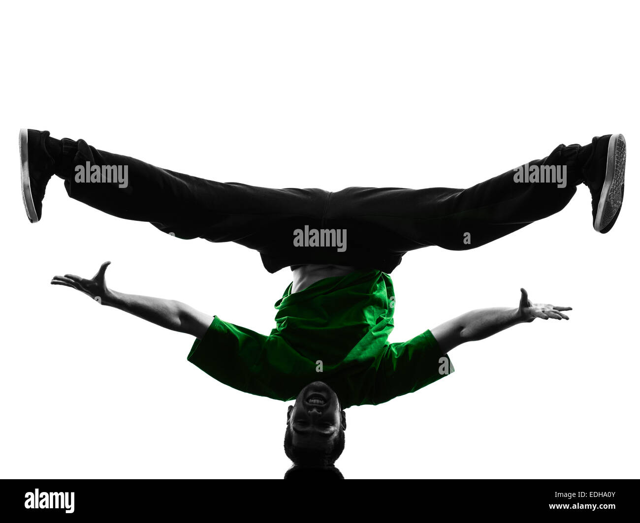 ein junger akrobatische Pause Tänzer Breakdance Mann in Silhouette weißen Hintergrund Stockfoto