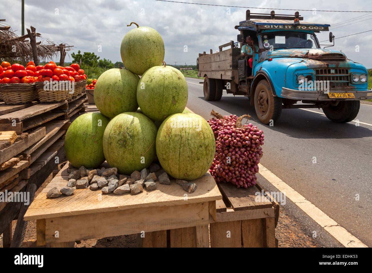 Am Straßenrand Obst und Gemüse Stall, größere Accra, Ghana, Afrika Stockfoto