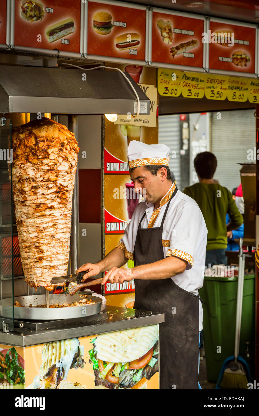 Ein Outdoor-Döner, Döner schnell Essen Restaurant Kiosk in Istanbul, Türkei, Eurasien. Stockfoto