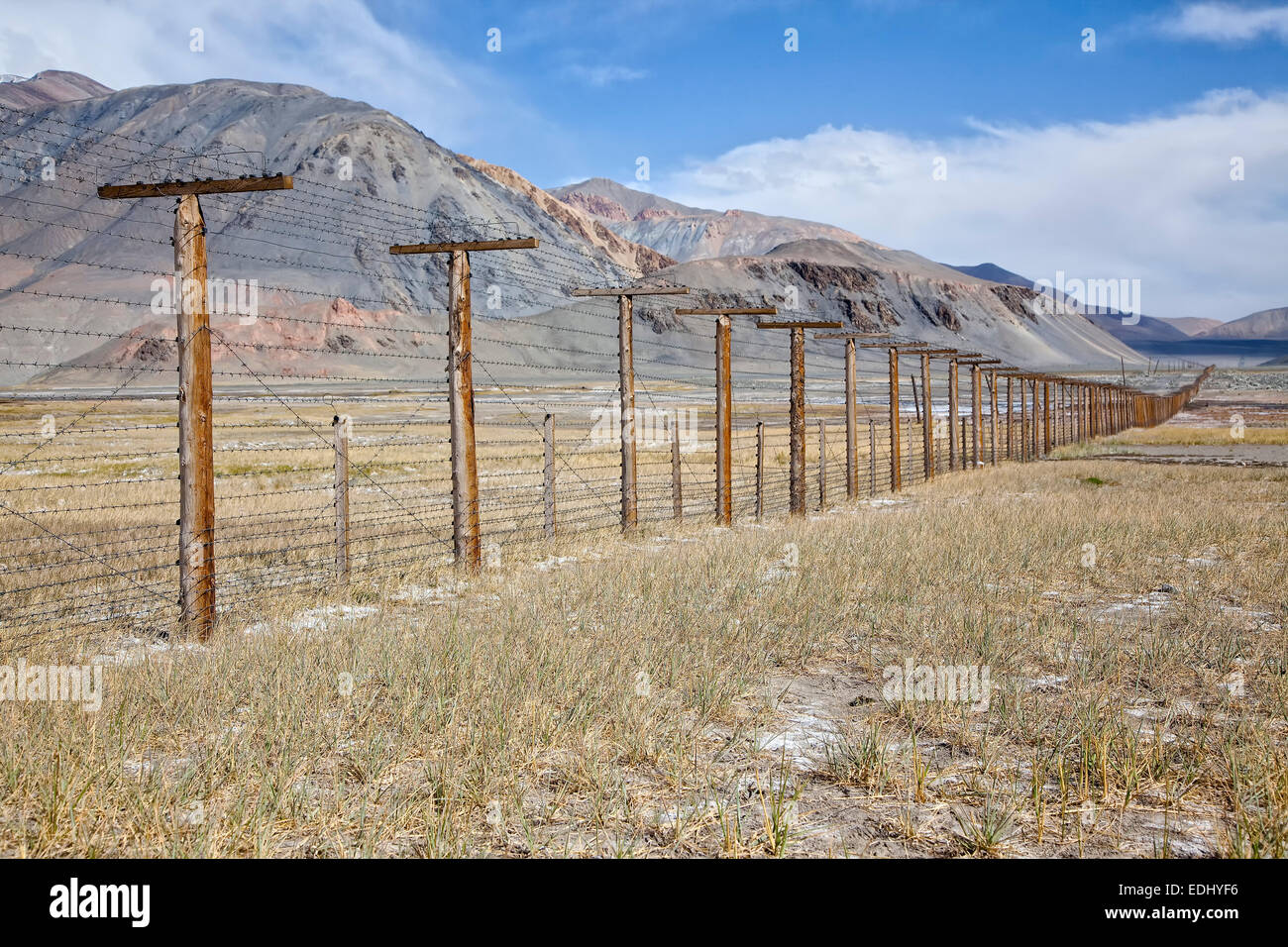 Grenzzaun zwischen Tadschikistan und China, Pamir Highway, M41, Provinz von Gorno-Badakhshan, Tadschikistan Stockfoto