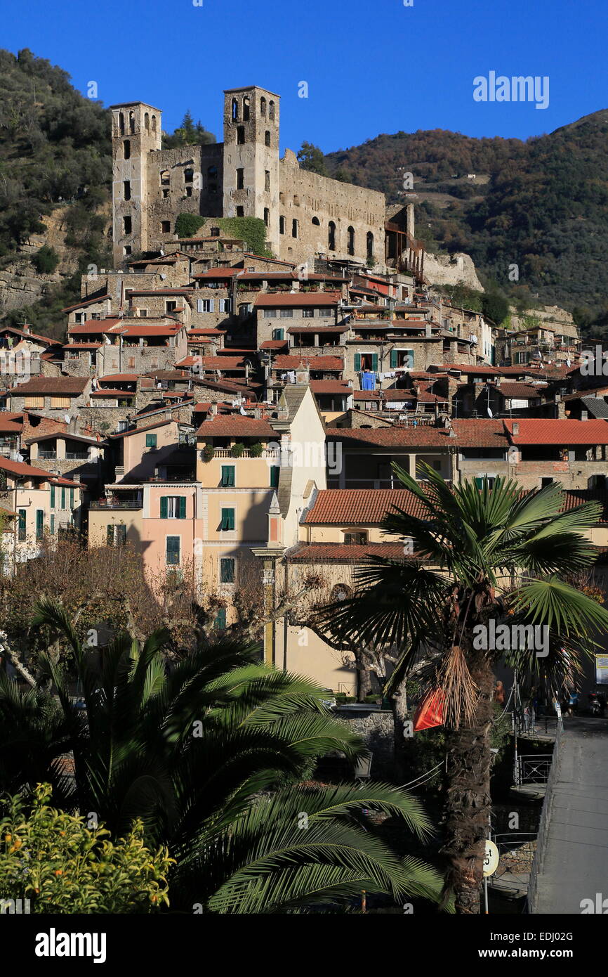 Mittelalterliche Dorf von Dolceaqua, Provinz Imperia, Ligurien, italienische Riviera, Italien Stockfoto