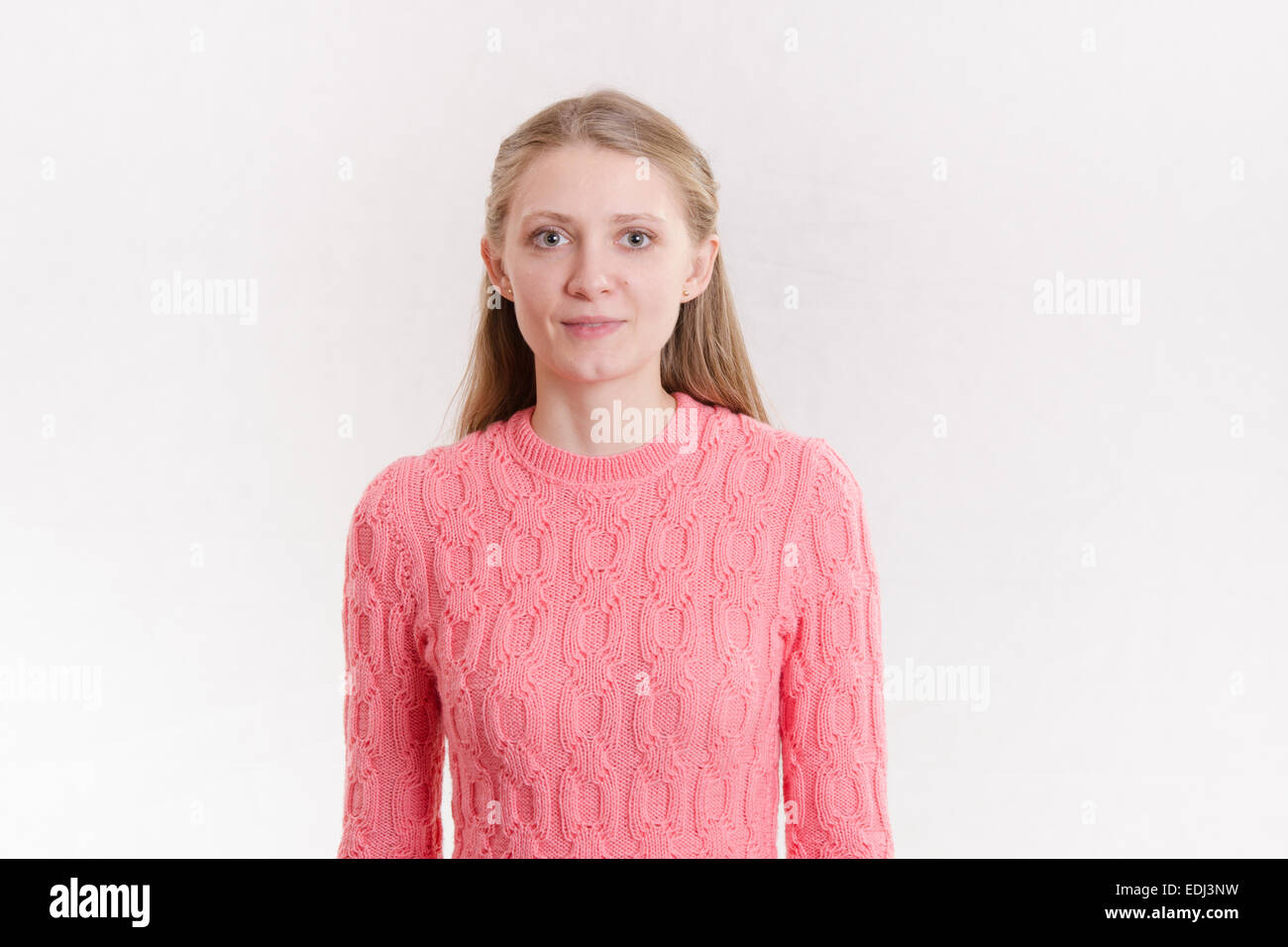 Porträt eines jungen emotionale schönen Mädchens der Europäischen Erscheinung auf weißem Hintergrund Stockfoto