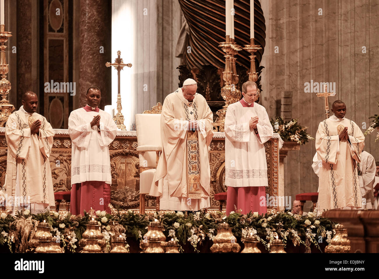 Vatikan-Stadt. 6. Januar 2015. Heilige Messe der Erscheinung des Herrn-Papst Francis Credit: wirklich einfach Star/Alamy Live-Nachrichten Stockfoto