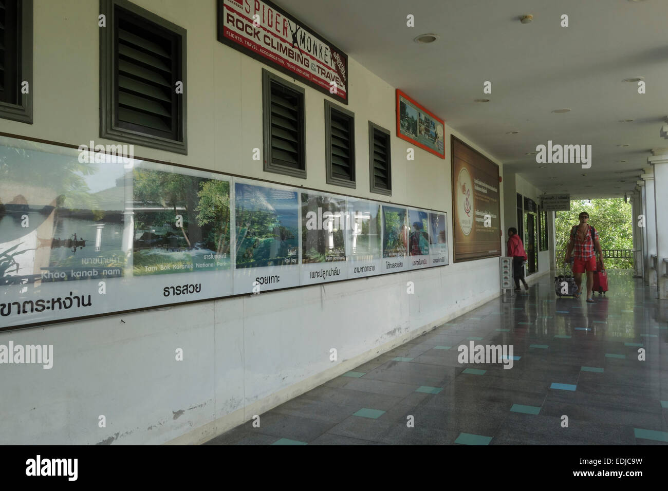 Eingang und Ticket Verkauf, Boote Fähre Krabi Hafen, Inseln, Thailand, Südostasien. Stockfoto