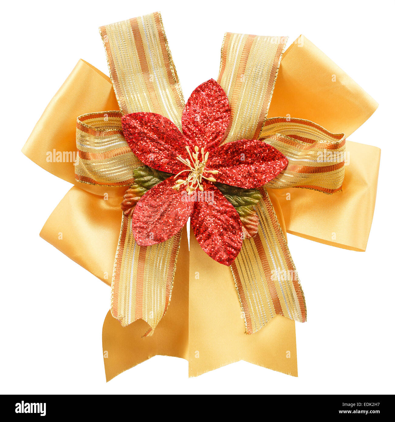 Gold Farbe Bogen mit künstlichen Blumen auf weißem Hintergrund (isoliert) Stockfoto