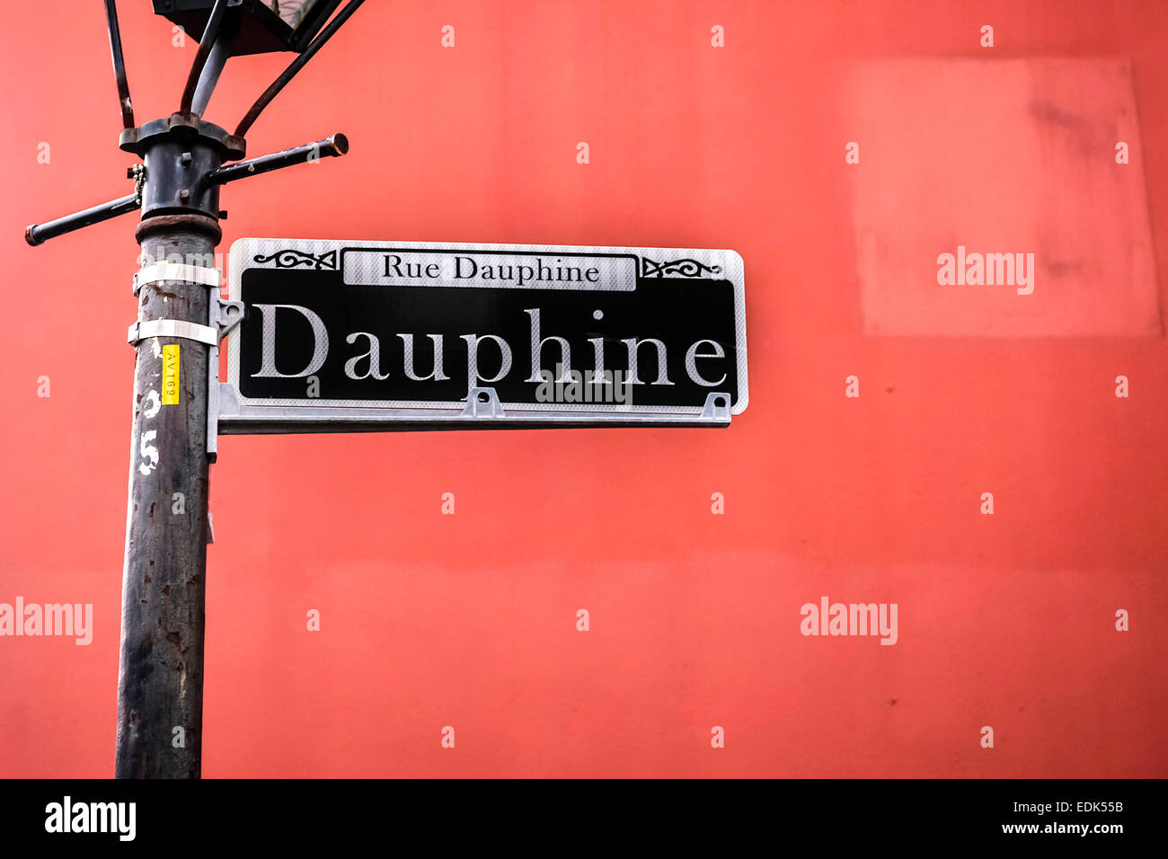 Rue Dauphine Straßenschild in New Orleans French Quarter Louisianna Stockfoto