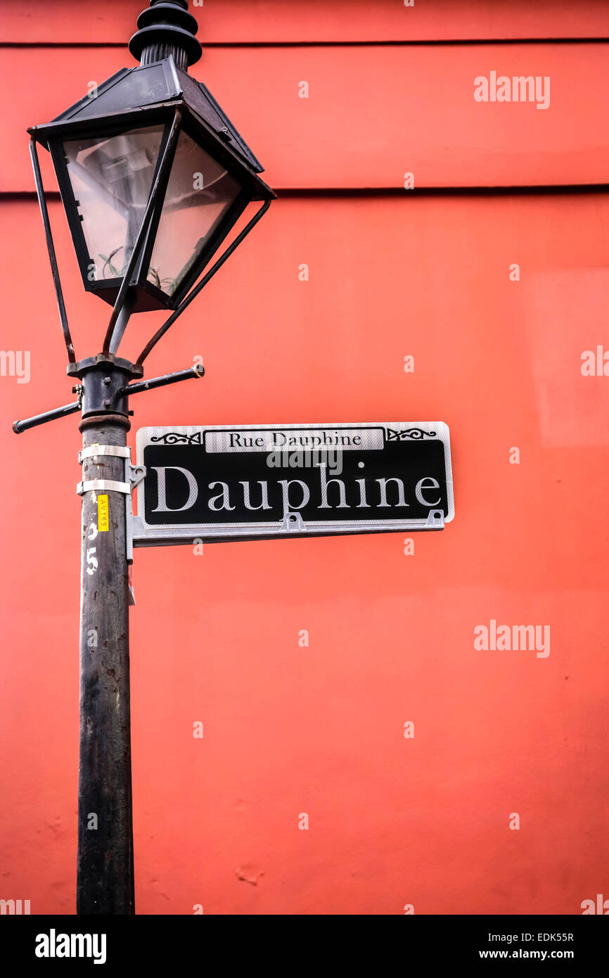 Rue Dauphine Straßenschild in New Orleans French Quarter Louisianna Stockfoto