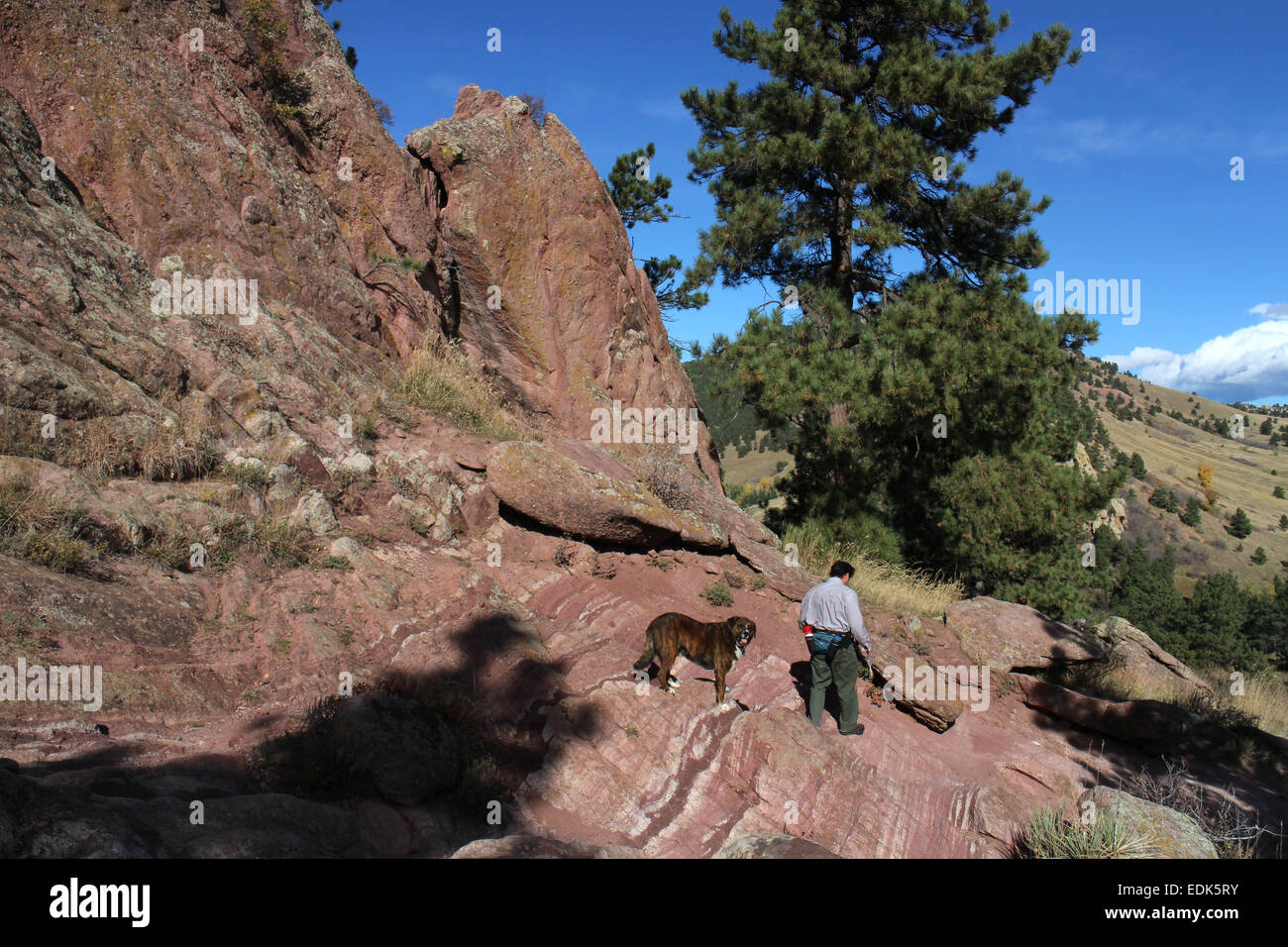 Wanderer auf Felsen Boulder Colorado Stockfoto Wanderer auf Felsen Boulder Colorado Stockfoto