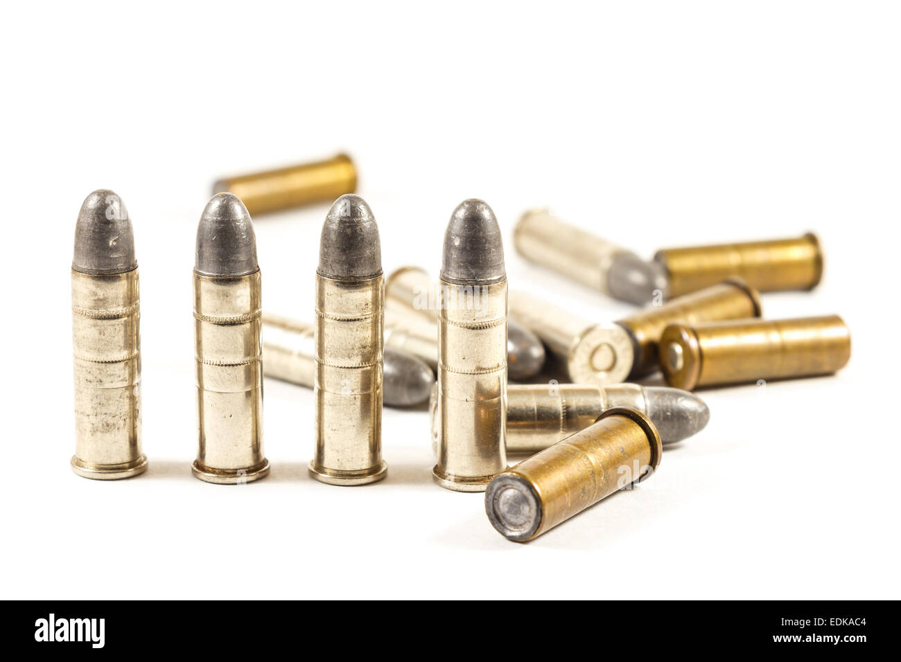 Gruppe von Revolver Kugeln auf weißem Hintergrund (isoliert) Stockfoto