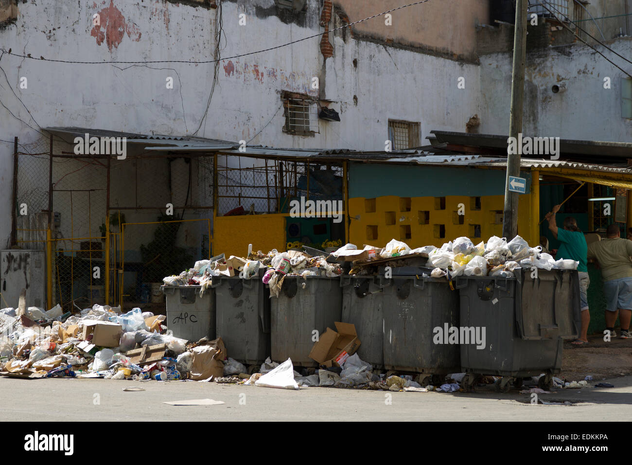 Überlauf von Müll im getto Stockfoto