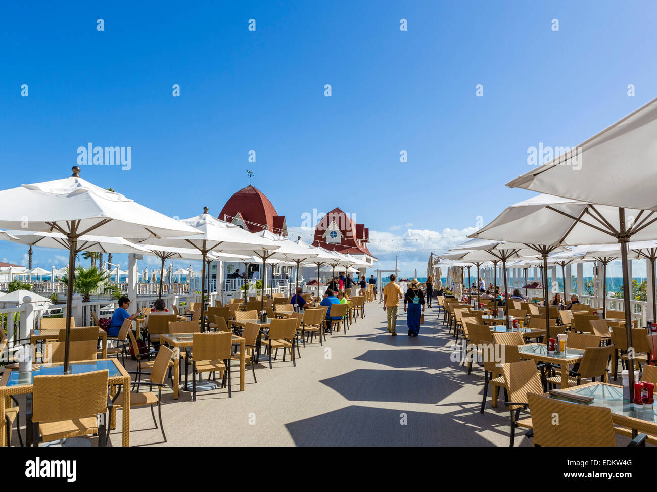 Pool-Bar und das Restaurant im Hotel del Coronado, Coronado Beach, San Diego, Kalifornien, USA Stockfoto
