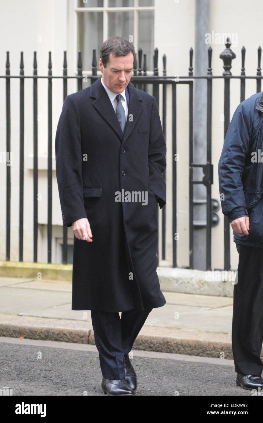 London, UK, 7. Januar 2015, George Osborne verlässt 11 Downing Street zur Teilnahme an der ersten Fragestunde von 2015 an den Houses of Parliament. Bildnachweis: JOHNNY ARMSTEAD/Alamy Live-Nachrichten Stockfoto