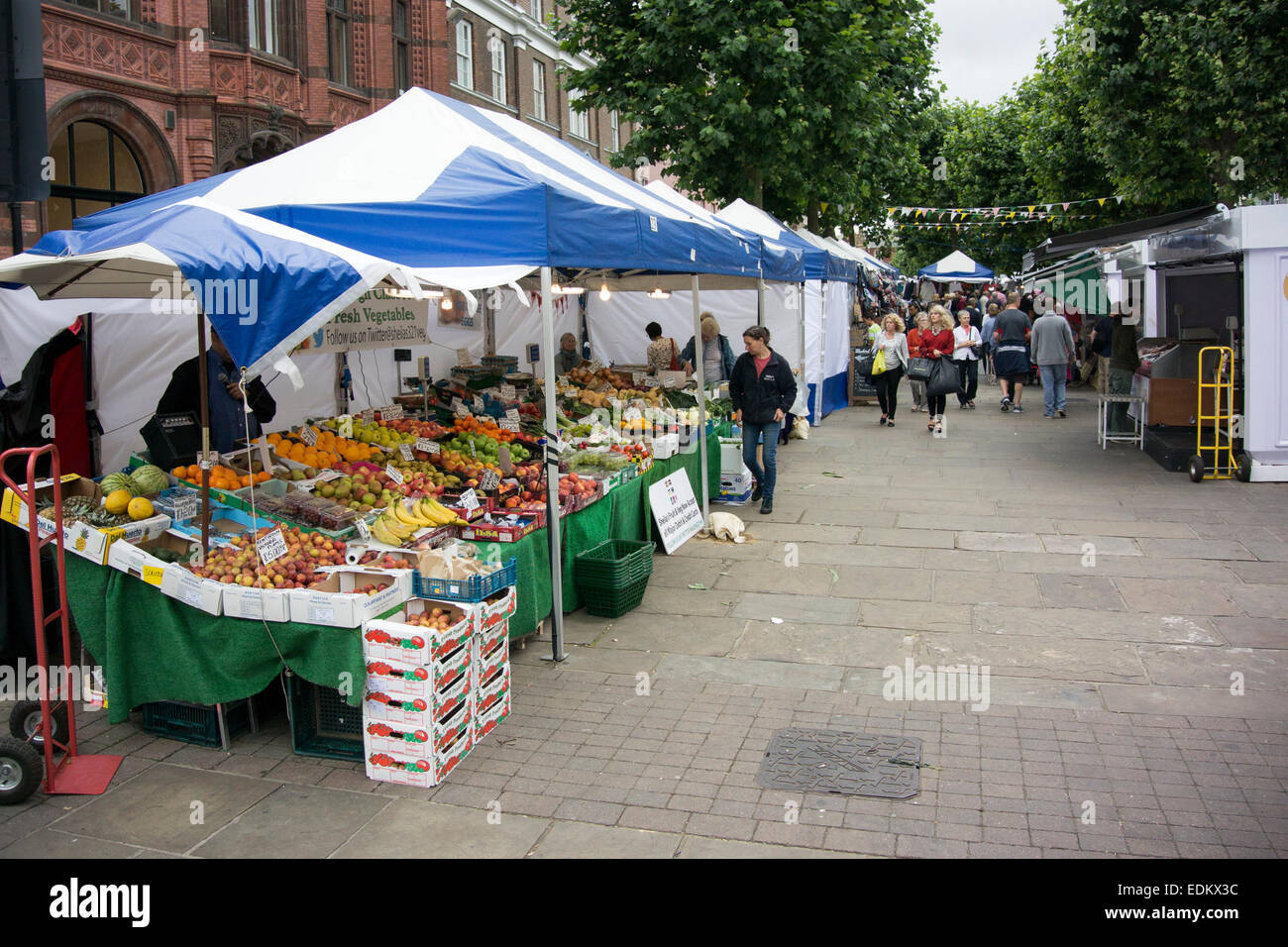 Obst-Stall auf einem Stadt-Marktstand, York, UK Stockfoto