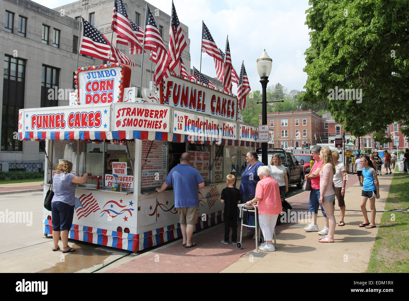 Trichter Kuchen Verkäufer Stand auf Festival Stockfoto