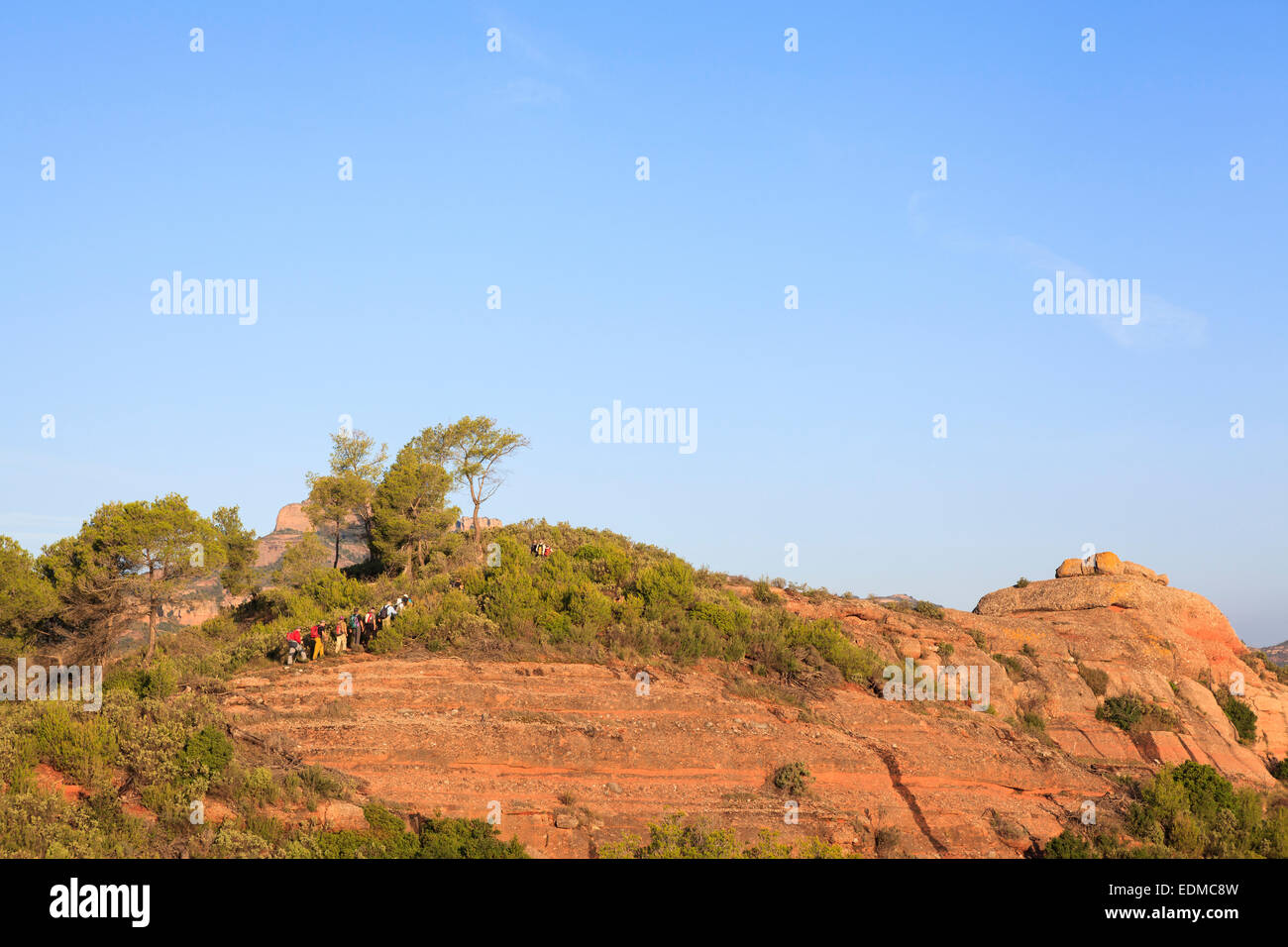 Gruppe von Wanderern zu Fuß. Sant Llorenc del Munt ich Naturpark Serra de l'Obac. Provinz Barcelona. Catalunya. Spanien. Stockfoto