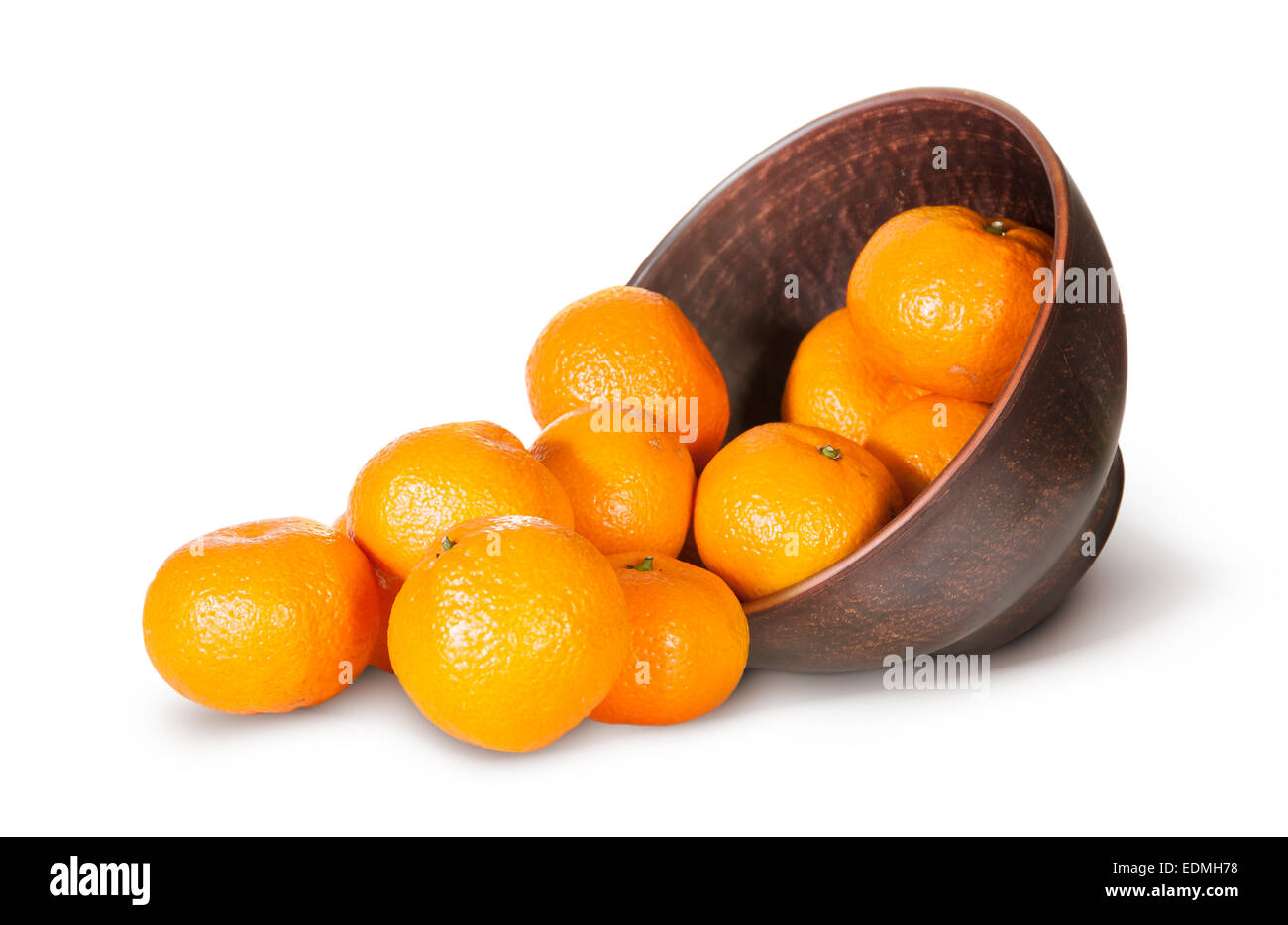 Mandarinen-Spill aus Lehm Schüssel, Isolated On White Background Stockfoto