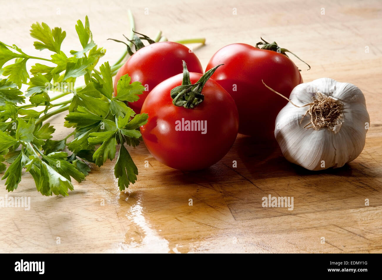 typisches Gemüse Gewürz in der mediterranen Küche in den gleichen Farben der italienischen Flagge Stockfoto