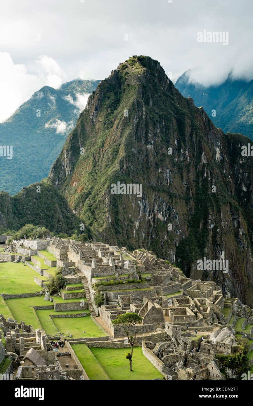 Machu Picchu, Peru an einem bewölkten Tag Stockfoto