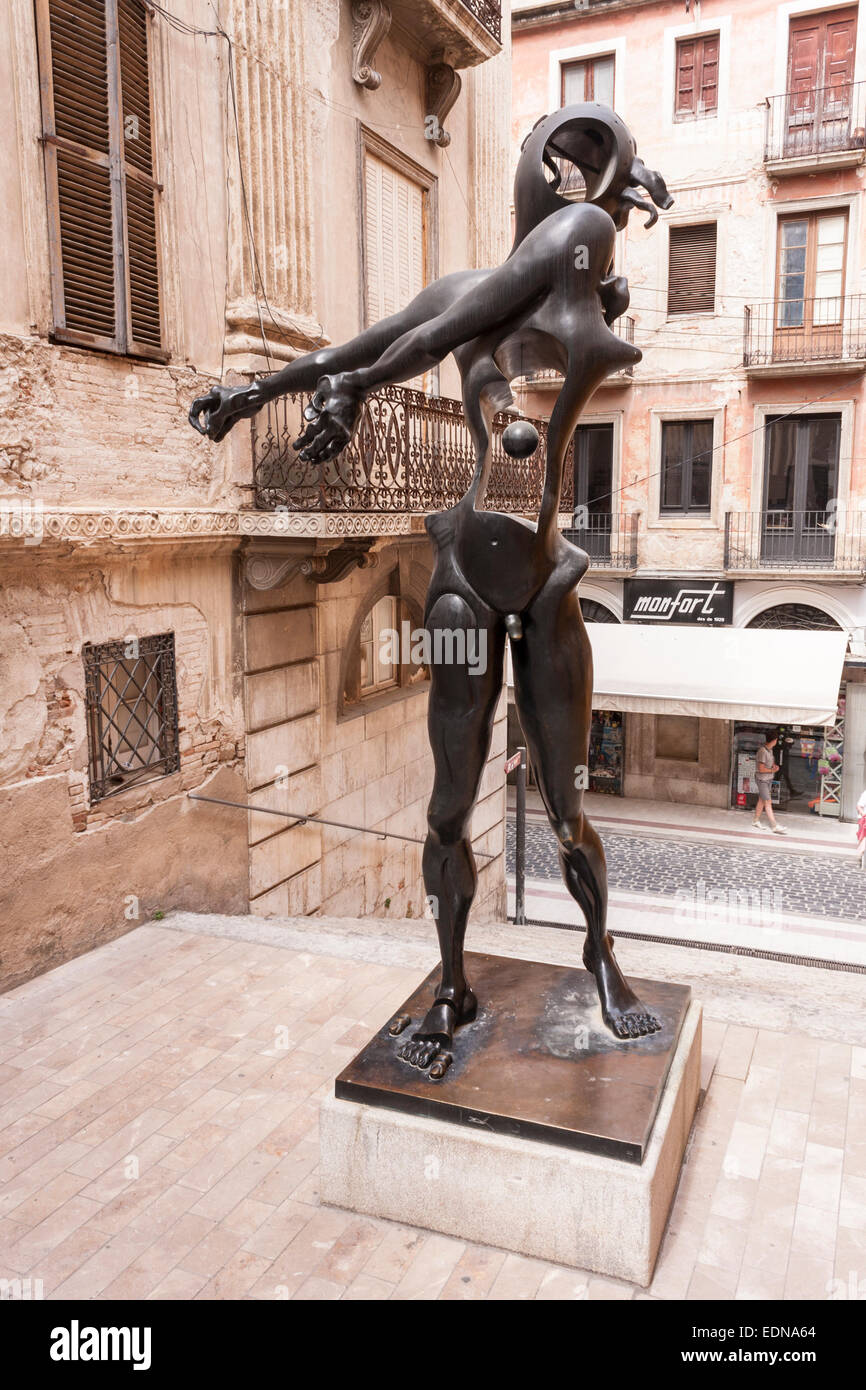 Skulptur von Salvador Dali Outisde das Dali Museum in Figueres, Spanien, Europa. Stockfoto