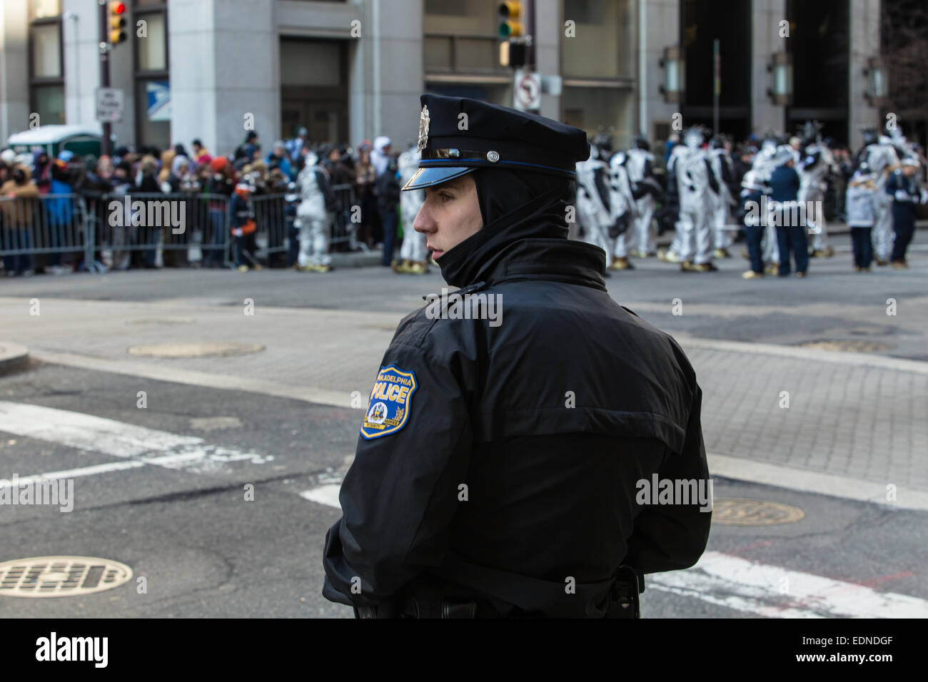 Ein Philadelphia Polizisten im Dienst an der jährlichen Mummers Tag Parade.6 Stockfoto