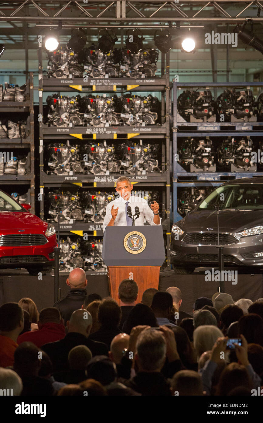 Wayne, Michigan, USA. Präsident Barack Obama spricht im Ford Michigan Montagewerk. Obama feiert Automobilhersteller Wiederaufleben seit 2009 Regierung-Rettungspaket für die Automobilindustrie. Bildnachweis: Jim West/Alamy Live-Nachrichten Stockfoto