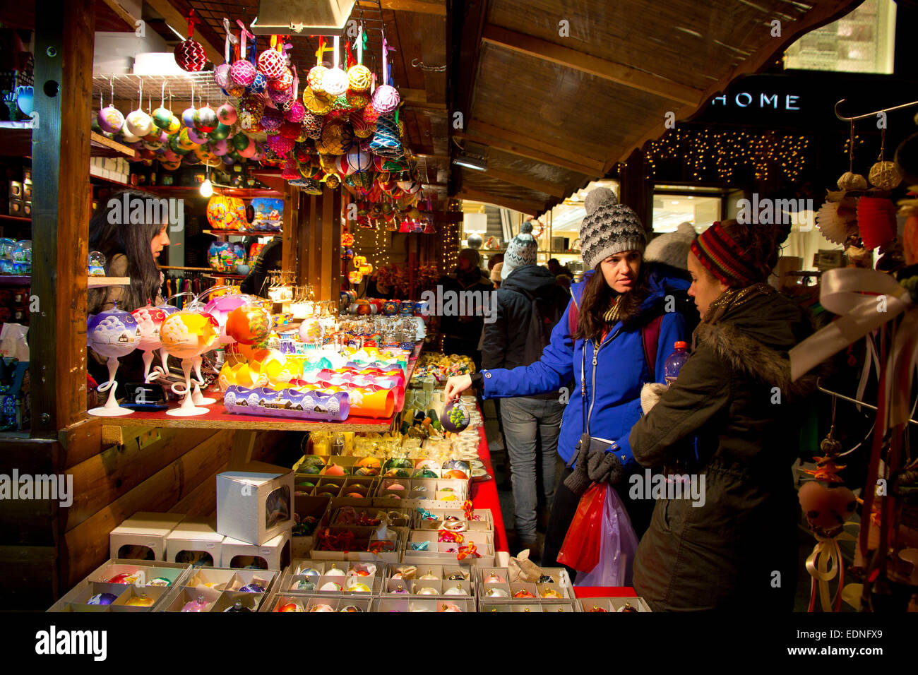 Weihnachtsmarkt am Vörösmarty-Platz, Budapest, Ungarn. Europa Stockfoto
