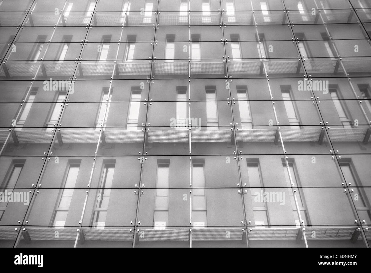 Moderne Architektur in schwarz / weiß Stockfoto