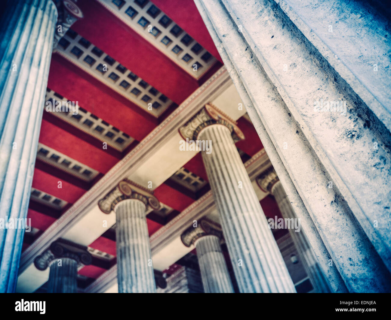 Säulen der großartigen römischen Architektur Stockfoto